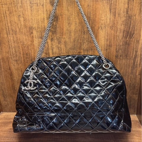 Chanel 黑色菱格紋手提包