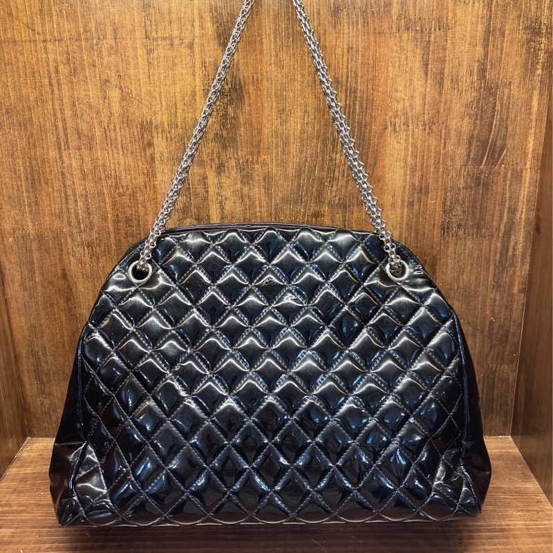 Chanel 黑色菱格紋手提包-1