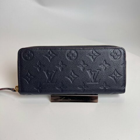 LV M62121 海軍藍壓紋ㄇ拉長夾