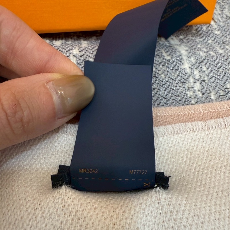 全新正品 Louis vuiton M77727 經典羊絨圍巾 粉色-13