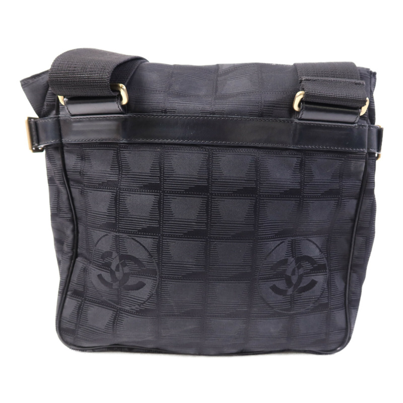 CHANEL 尼龍Travel Line金扣肩背袋-1