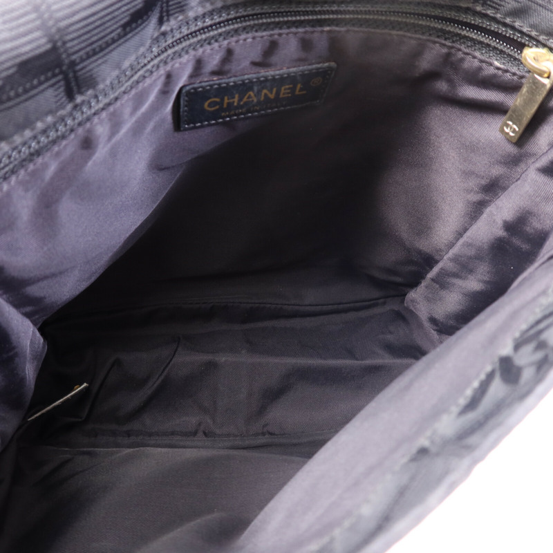 CHANEL 尼龍Travel Line金扣肩背袋-4