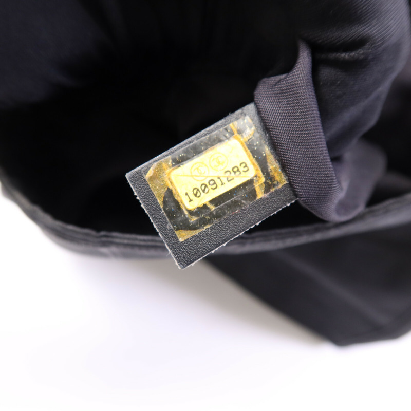 CHANEL 尼龍Travel Line金扣肩背袋-7