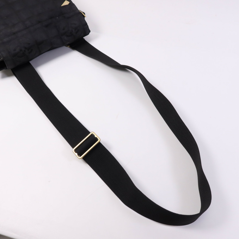 CHANEL 尼龍Travel Line金扣肩背袋-8