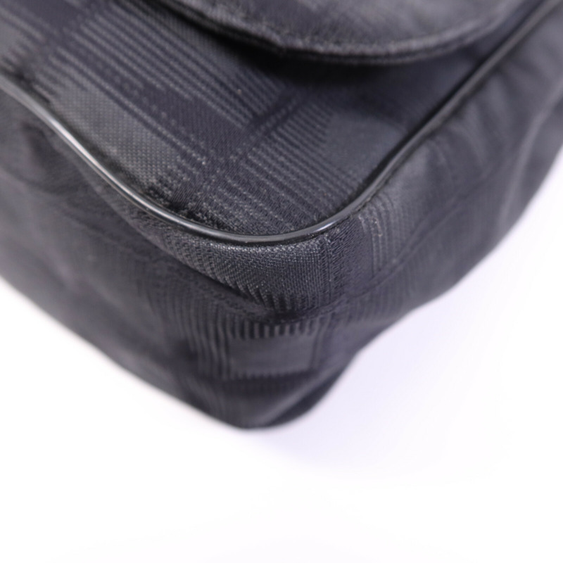 CHANEL 尼龍Travel Line金扣肩背袋-9