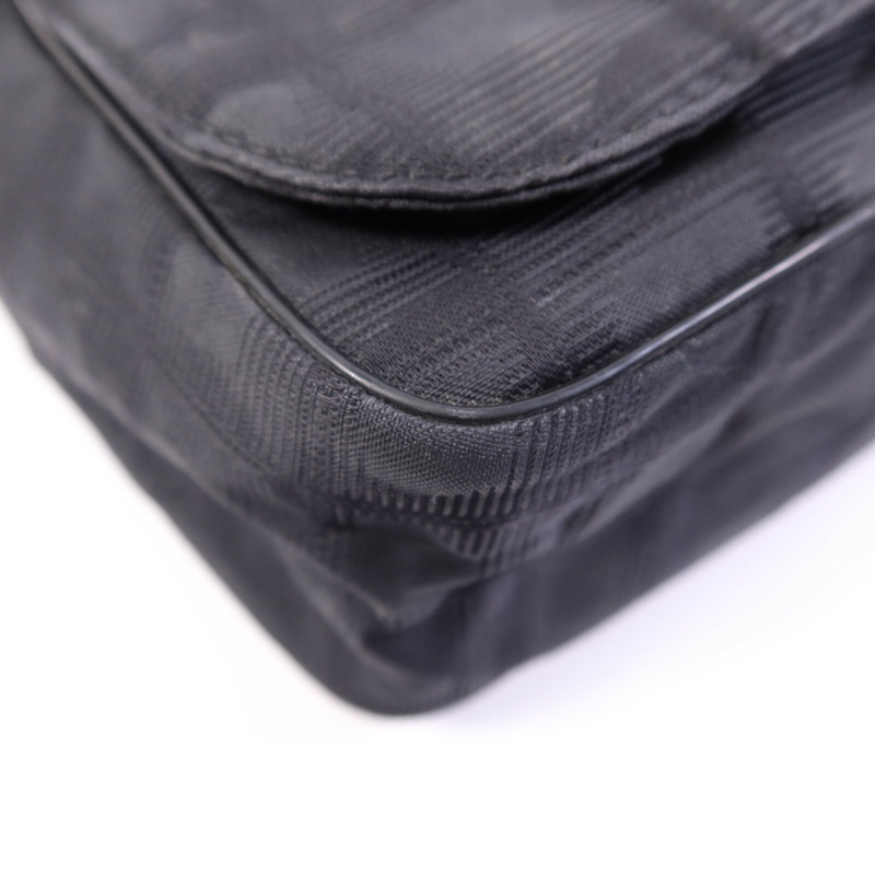 CHANEL 尼龍Travel Line金扣肩背袋-10