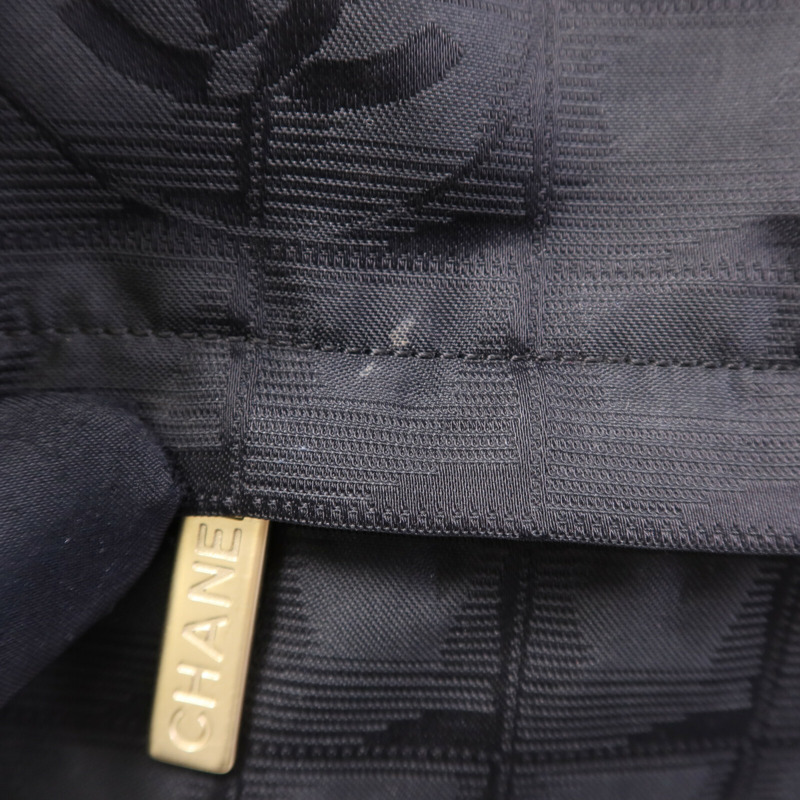 CHANEL 尼龍Travel Line金扣肩背袋-13