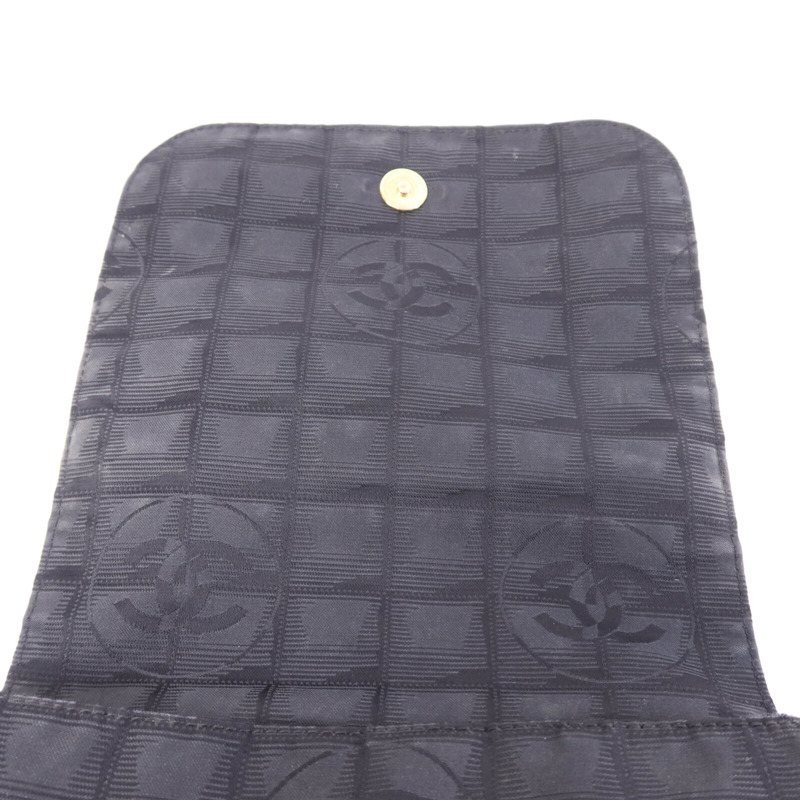 CHANEL 尼龍Travel Line金扣肩背袋-15