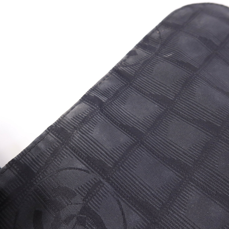 CHANEL 尼龍Travel Line金扣肩背袋-18