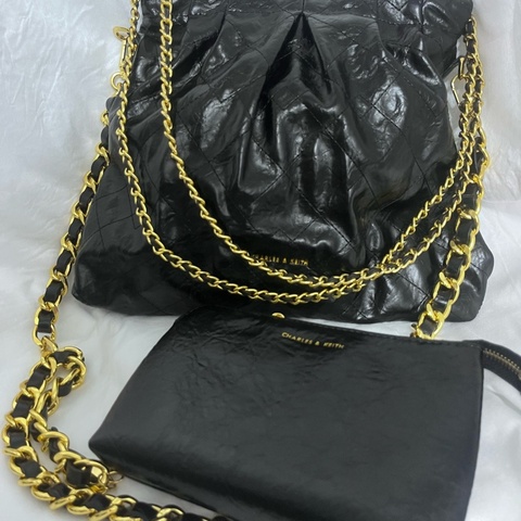 CHARLES&KEITH流浪包