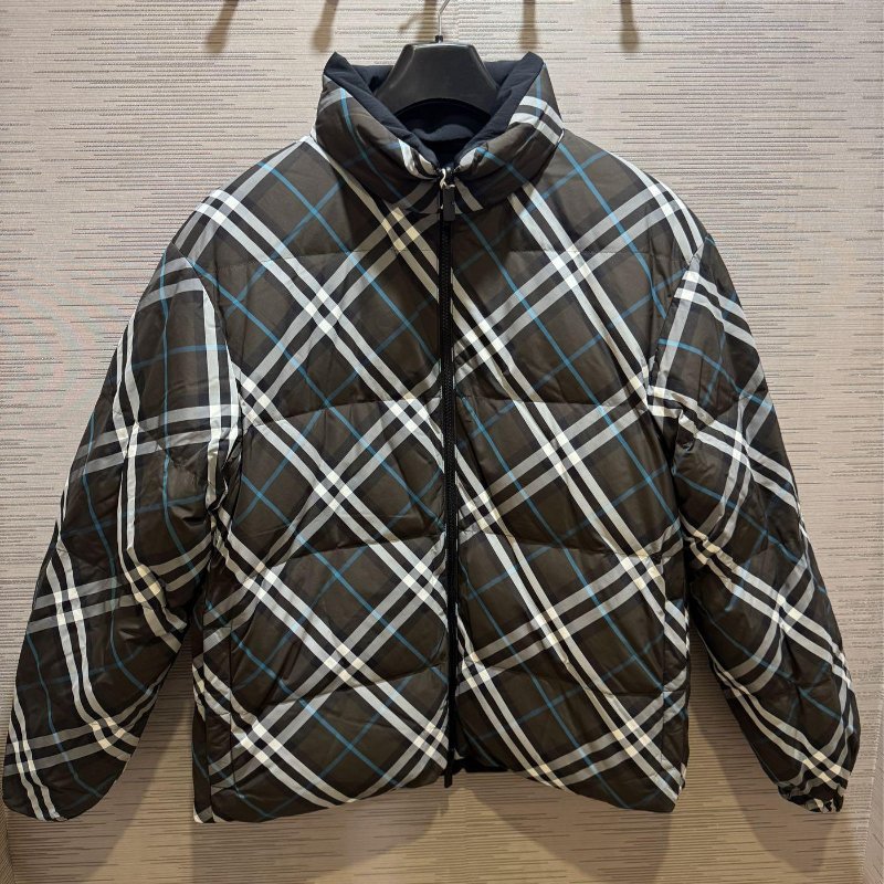 💎Han's house精品服飾💎Burberry 格紋 刺繡 戰馬 防水 羽絨 外套 雙面穿  原價6萬-7