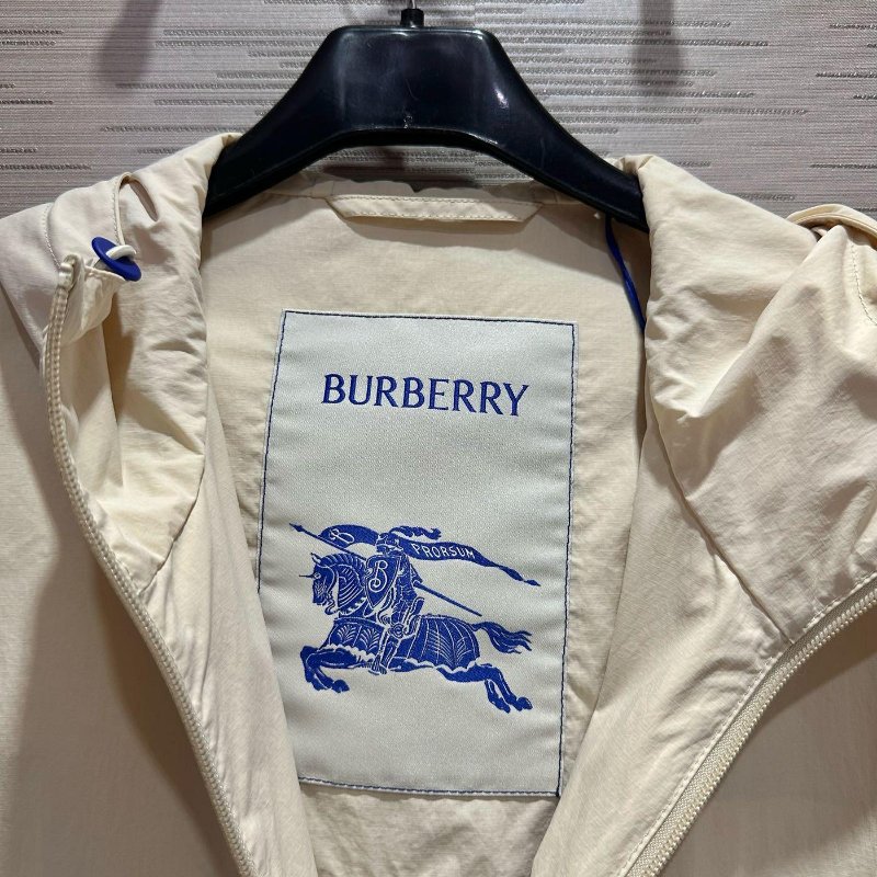 💎Han's house精品服飾💎Burberry 刺繡 戰馬 風衣 連帽 外套-8