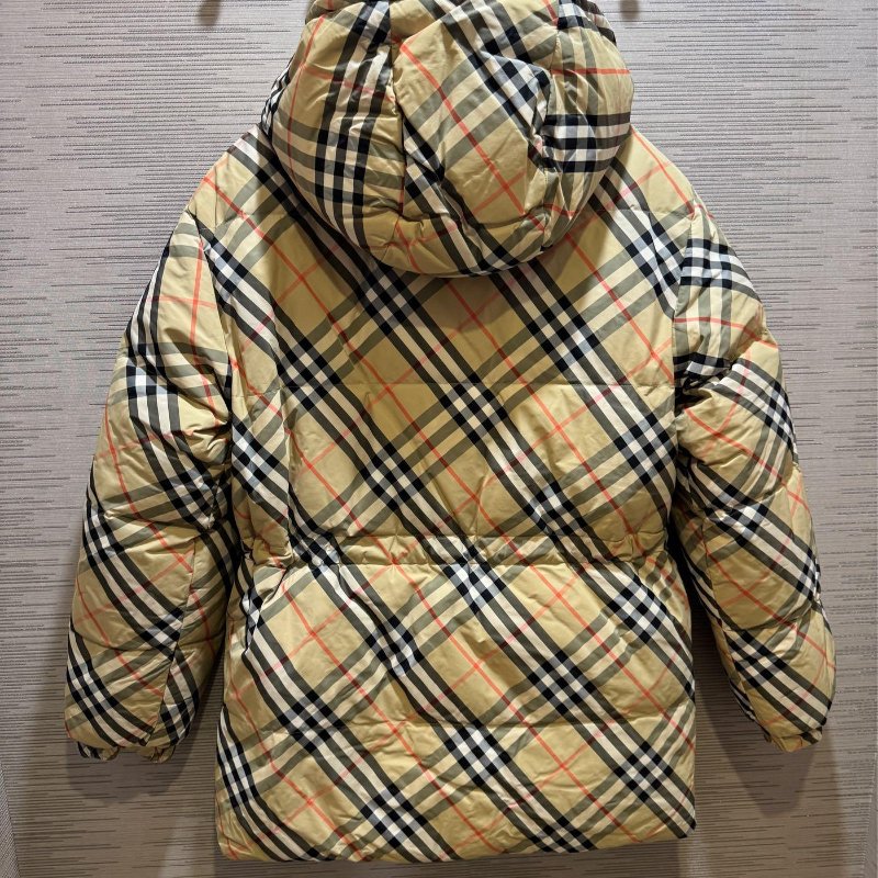 💎Han's house精品服飾💎Burberry 格紋刺繡戰馬防水 羽絨外套 雙面穿 原價63000-1