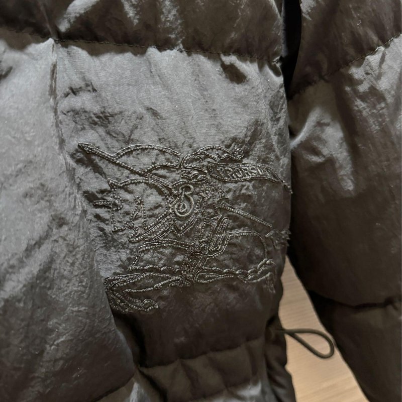 💎Han's house精品服飾💎Burberry 格紋刺繡戰馬防水 羽絨外套 雙面穿 原價63000-6