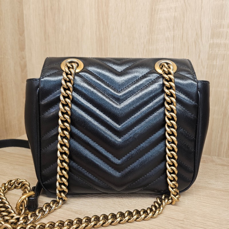 [超高CP值包款❣️] Gucci黑牛皮霧金釦山形紋方形馬夢肩斜背包-2