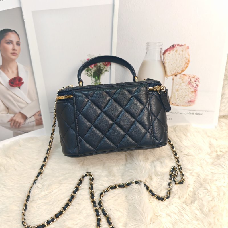 Chanel 手柄化妝盒包 午夜藍金扣 芯片款-1