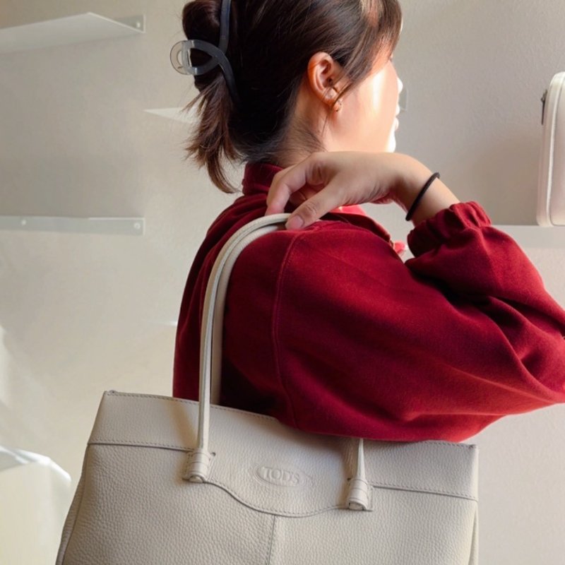 ‼️皮革超軟✨全往最低價 Tods 米白皮革肩背包(後有實背照)-2