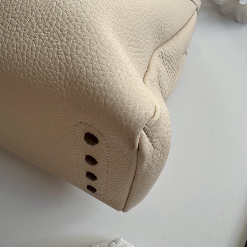 ‼️皮革超軟✨全往最低價 Tods 米白皮革肩背包(後有實背照)-4