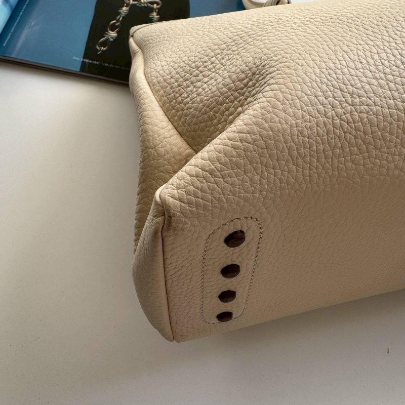 ‼️皮革超軟✨全往最低價 Tods 米白皮革肩背包(後有實背照)-5