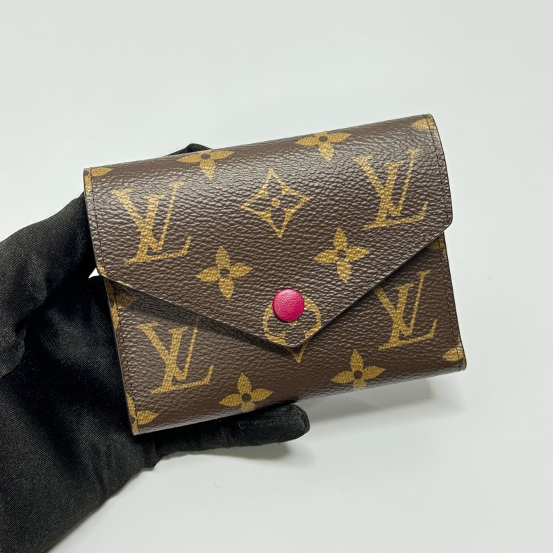 【全新閒置品🎁】 LV Victorine “晶片款” 經典老花 短夾（專櫃24800）-3