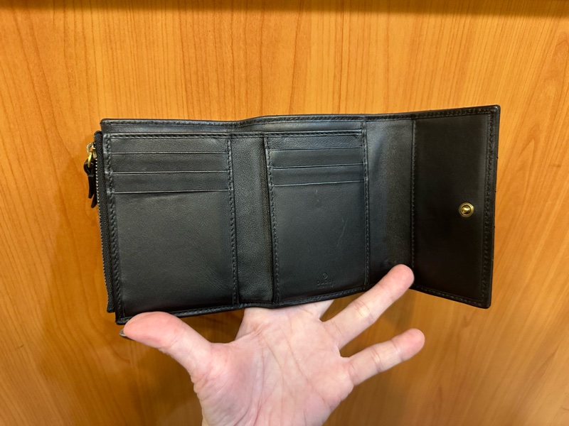 Gucci 黑牛皮金釦GG Marmont內6卡零錢袋三折短夾-4