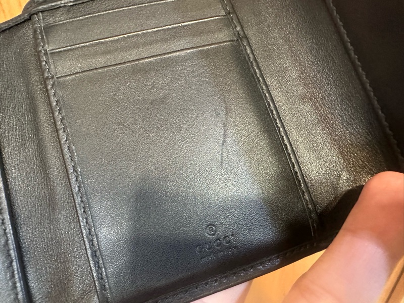 Gucci 黑牛皮金釦GG Marmont內6卡零錢袋三折短夾-5