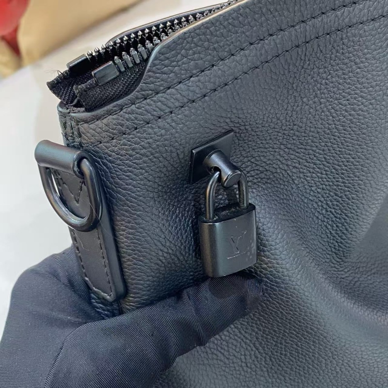 LV/路易威登黑色全皮男士lock it toto手提公文包單肩斜挎包，無附件-9