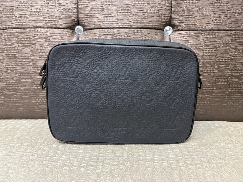 LV 黑牛皮壓紋黑釦Steamer斜背包M23742-2