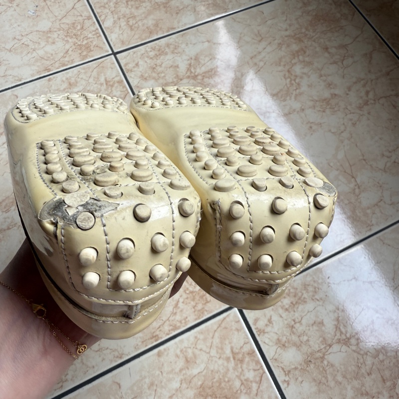 Tod’s 漆皮 豆豆鞋 米白色-2