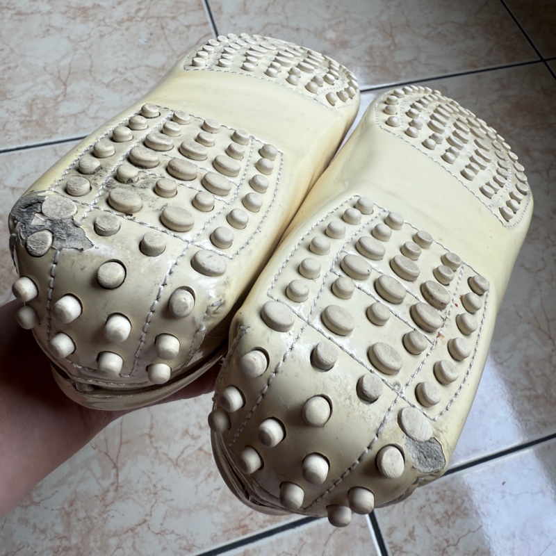 Tod’s 漆皮 豆豆鞋 米白色-4