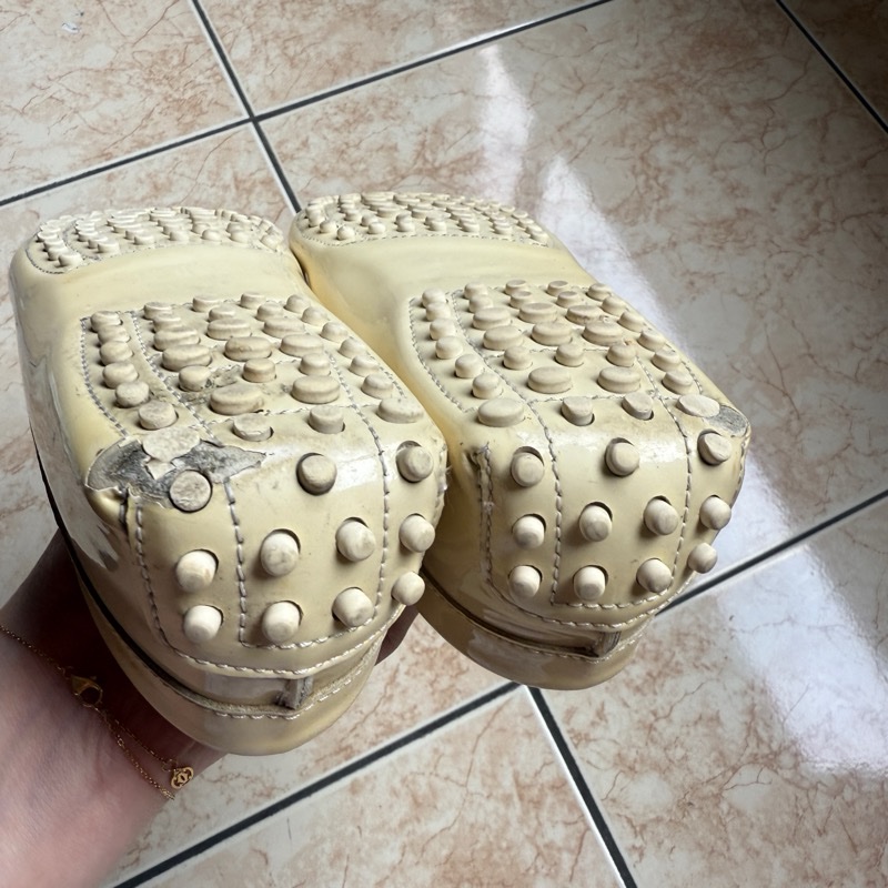 Tod’s 漆皮 豆豆鞋 米白色-5