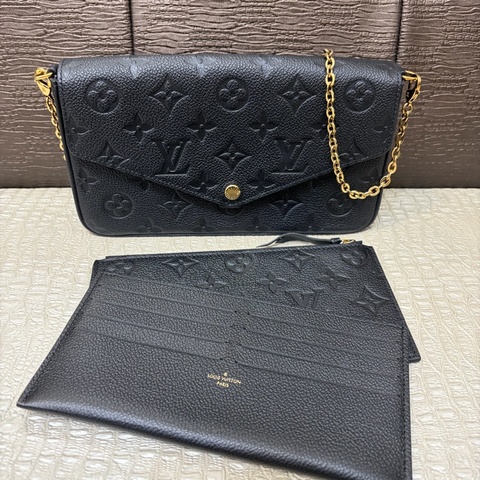 LV 黑牛皮壓紋三合一鏈包M64064