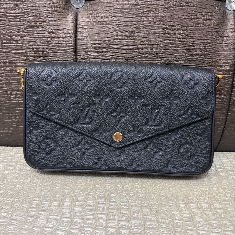 LV 黑牛皮壓紋三合一鏈包M64064-1