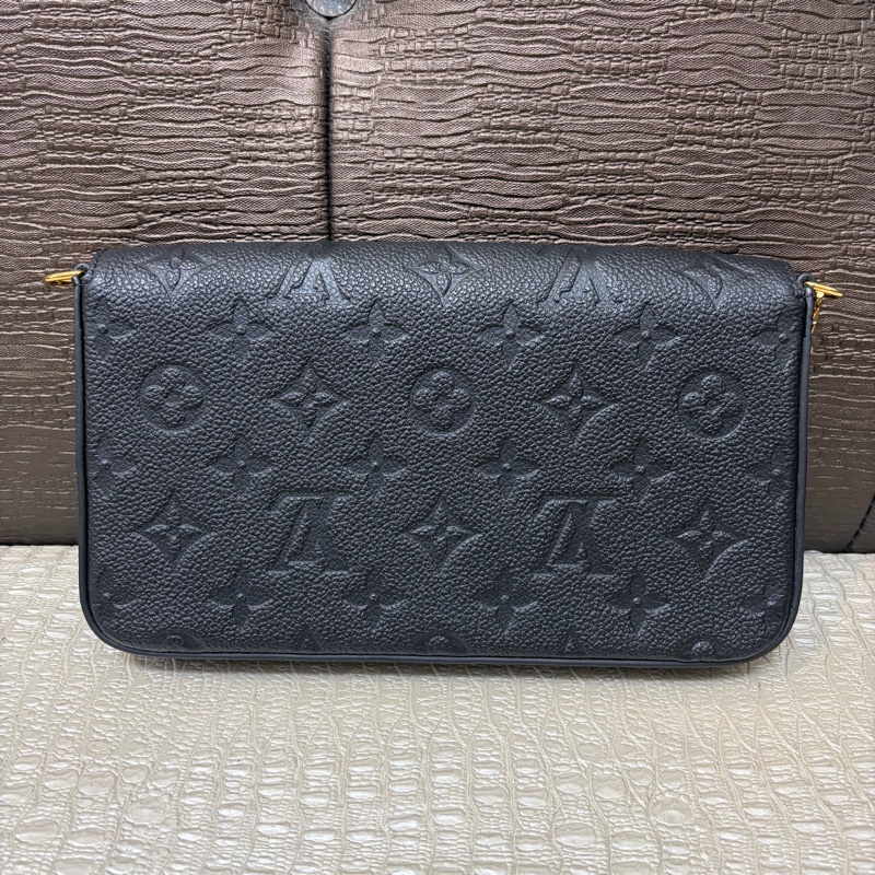 LV 黑牛皮壓紋三合一鏈包M64064-2