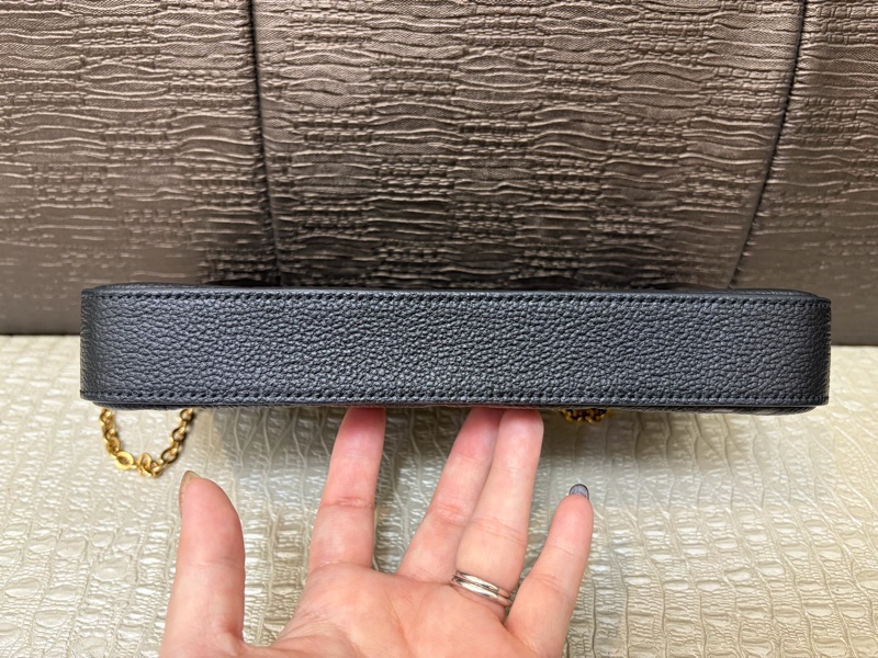 LV 黑牛皮壓紋三合一鏈包M64064-5