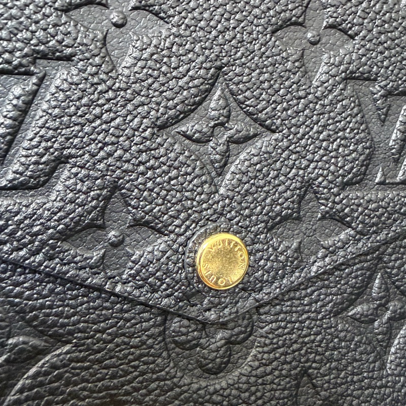 LV 黑牛皮壓紋三合一鏈包M64064-6