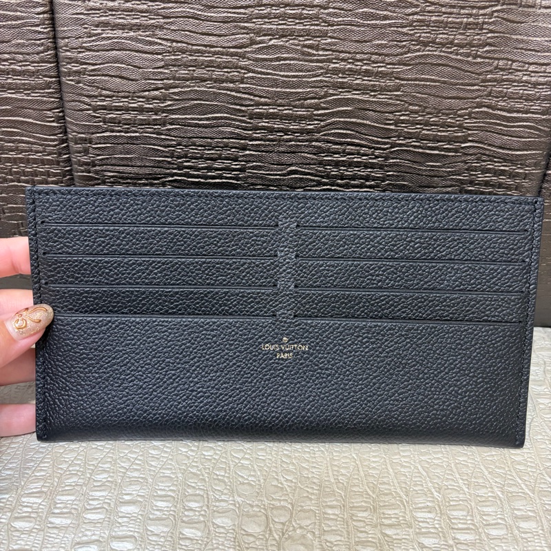 LV 黑牛皮壓紋三合一鏈包M64064-11