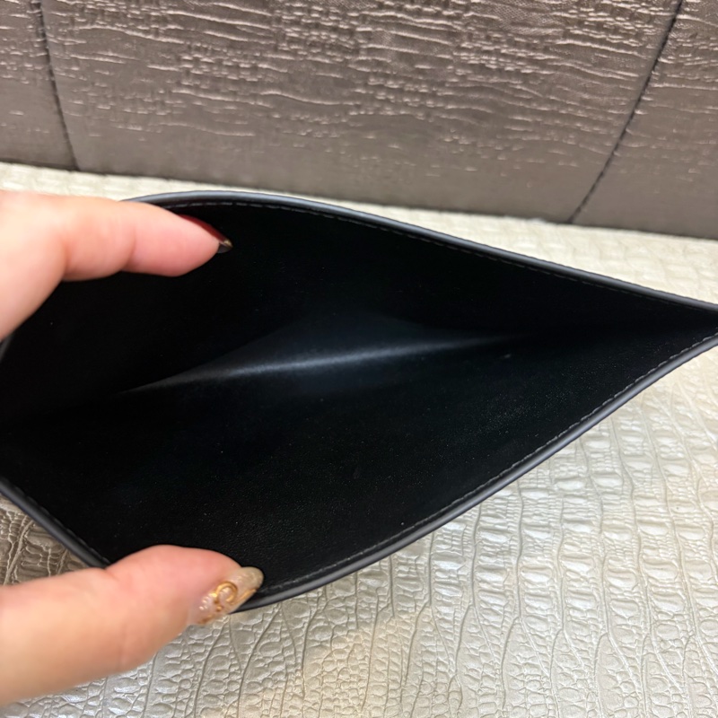 LV 黑牛皮壓紋三合一鏈包M64064-12