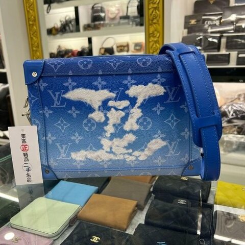 東區正精品㊣ LV SOFT TRUNK M45430 限量藍色字紋雲朵硬箱造型銀鍊金屬斜背包 RZ5148
