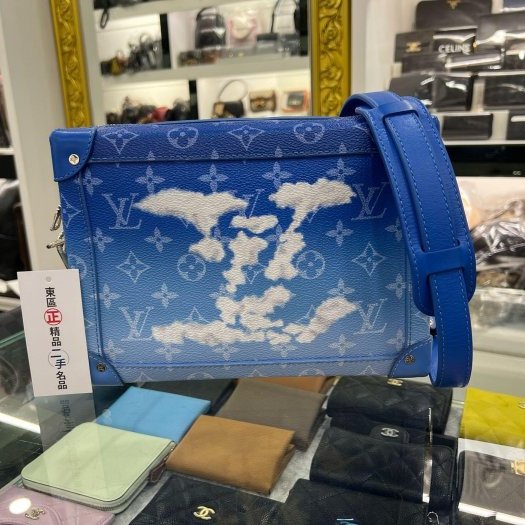 東區正精品㊣ LV SOFT TRUNK M45430 限量藍色字紋雲朵硬箱造型銀鍊金屬斜背包 RZ5148-0