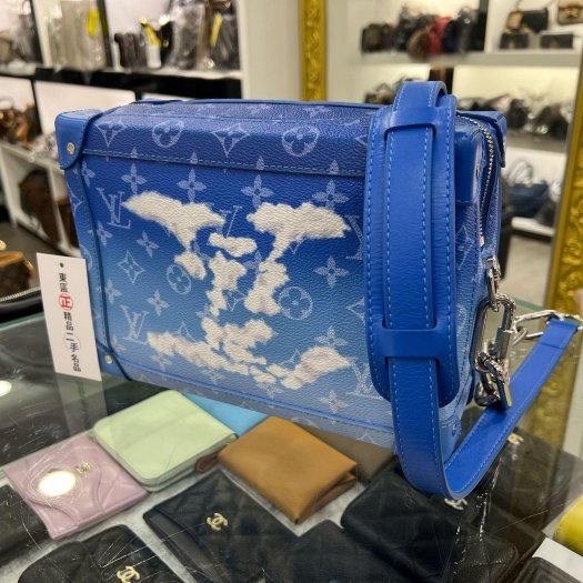 東區正精品㊣ LV SOFT TRUNK M45430 限量藍色字紋雲朵硬箱造型銀鍊金屬斜背包 RZ5148-1