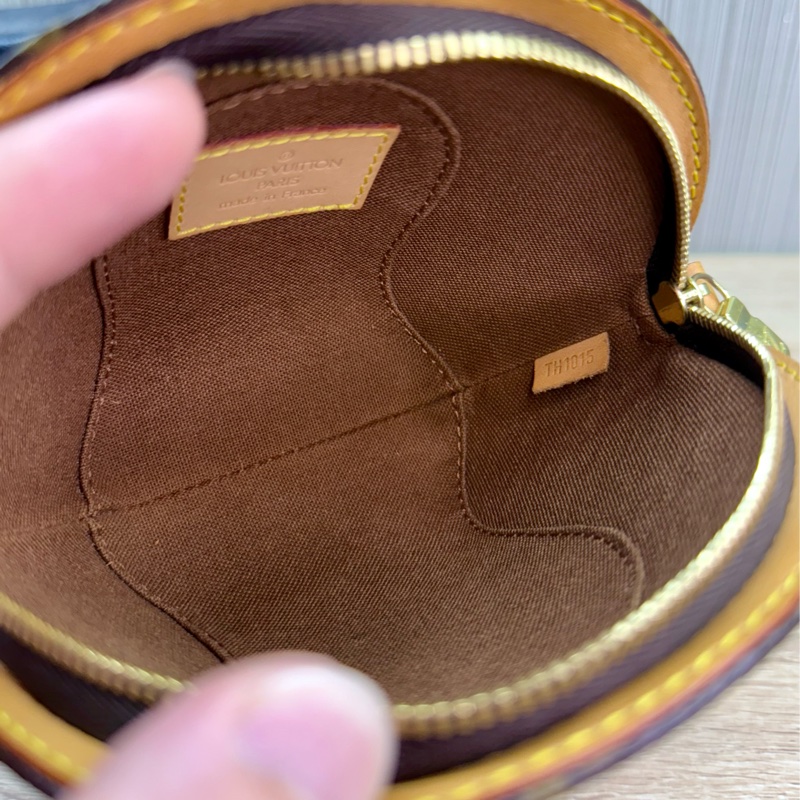 LV M51129 ELLIPSE 老花貝殼拉鍊手拿包化妝包晚宴包-14