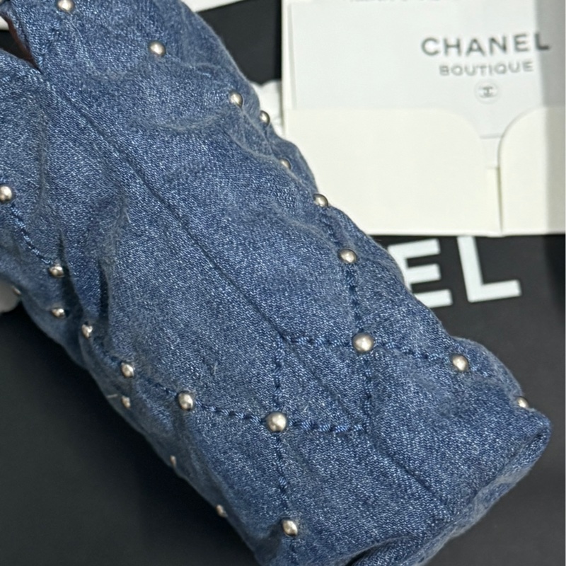 全新 附台灣發票購證🧾chanel22bag mini 珍珠卯釘牛仔包 晶片款 香奈兒限量版 香奈兒迷你垃圾袋-3