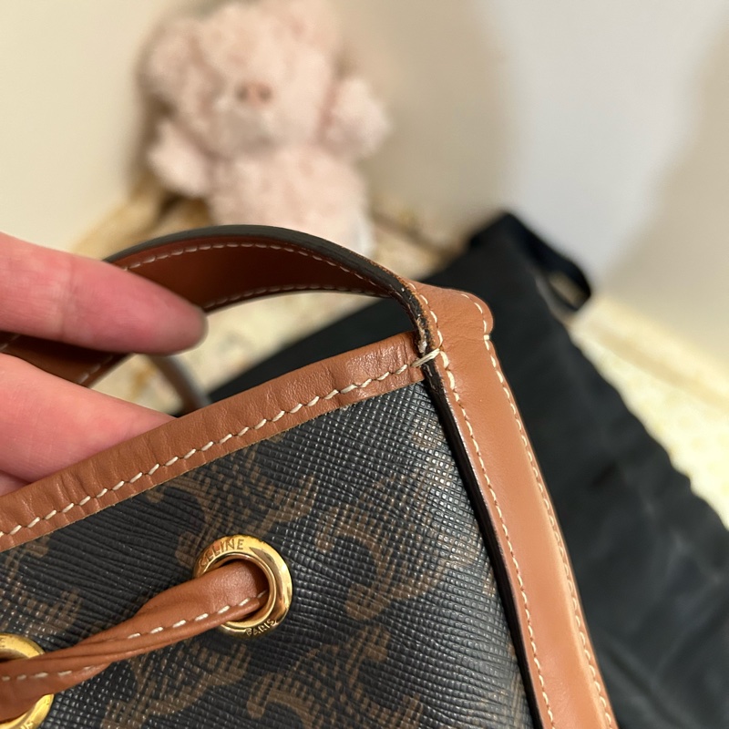 CELINE 賽琳標識印花牛皮革繩索手袋/水桶包/有防塵袋🎀-24