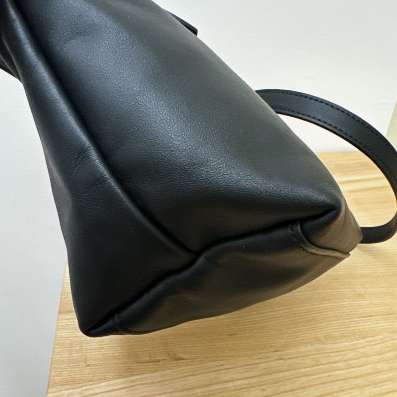 Longchamp 皮革 9.5新 手提 斜背包 水餃包-6