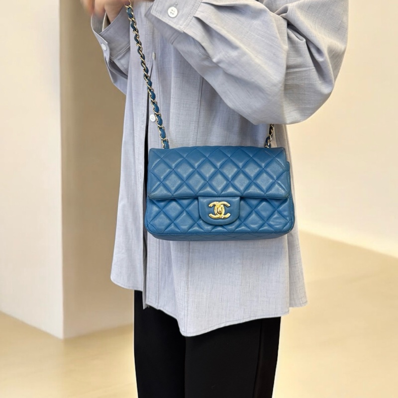 💙香奈兒coco20CHANEL藍色羊皮金釦CF20口蓋包A69900-1