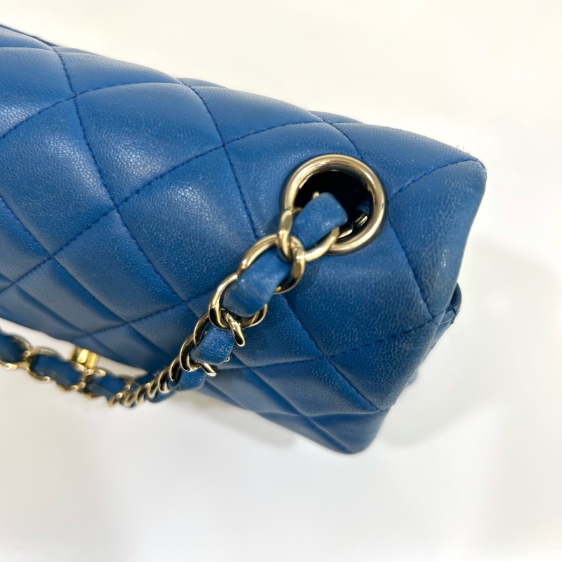 💙香奈兒coco20CHANEL藍色羊皮金釦CF20口蓋包A69900-22