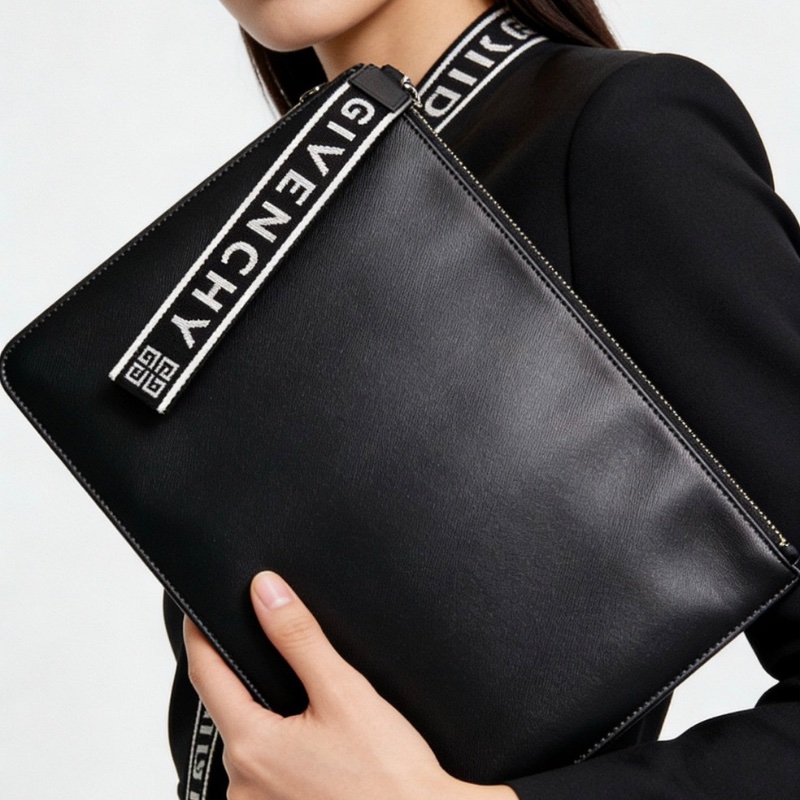 Givenchy 黑色字母手拿包30*20  98新配件塵袋-0