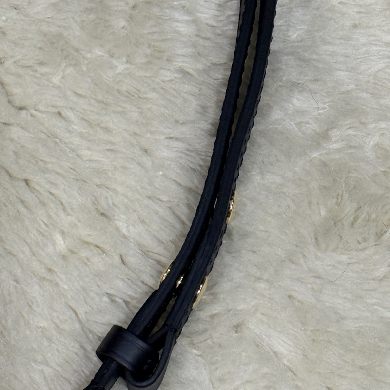 未使用品✨LV牛皮印花 雙色 黑白 斜背包 揹帶可調長度 可拆卸-8