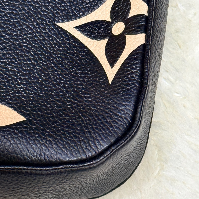 未使用品✨LV牛皮印花 雙色 黑白 斜背包 揹帶可調長度 可拆卸-12